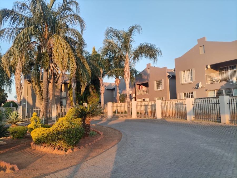2 Bedroom Property for Sale in Waterval East North West